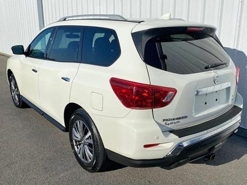 2019 Nissan Pathfinder SV