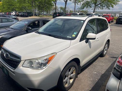 Satin White Pearl 2014 Subaru Forester 2.5i Premium