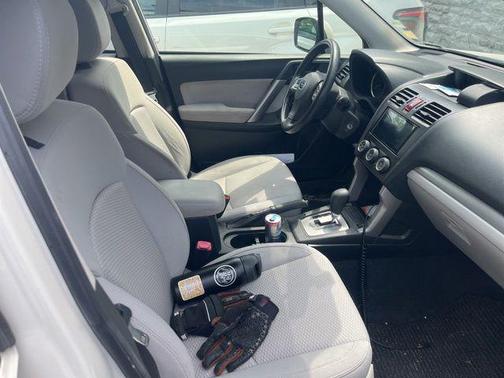 Satin White Pearl 2014 Subaru Forester 2.5i Premium