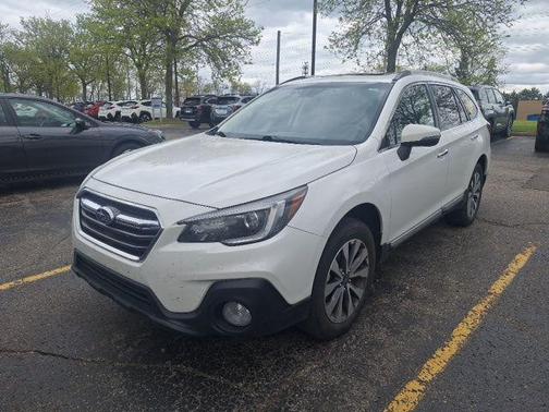 Crystal White Pearl 2019 Subaru Outback 2.5i Touring