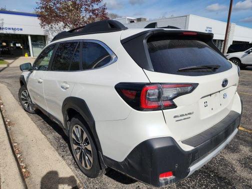 Crystal White 2023 Subaru Outback Limited XT