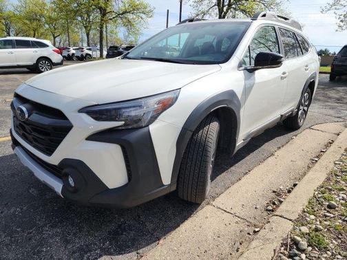 Crystal White 2023 Subaru Outback Limited XT