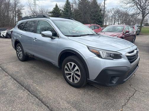Ice Silver Metallic 2022 Subaru Outback Premium