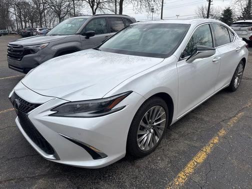 Eminent White Pearl 2023 Lexus ES 300h Ultra Luxury