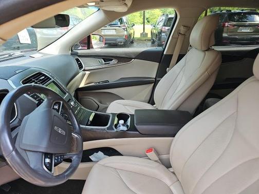 2019 Lincoln Nautilus Select