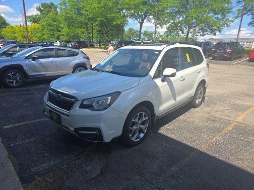 Crystal White Pearl 2018 Subaru Forester 2.5i Touring