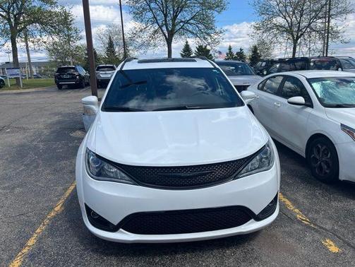 Bright White Clearcoat 2019 Chrysler Pacifica Limited