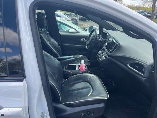 Bright White Clearcoat 2019 Chrysler Pacifica Limited