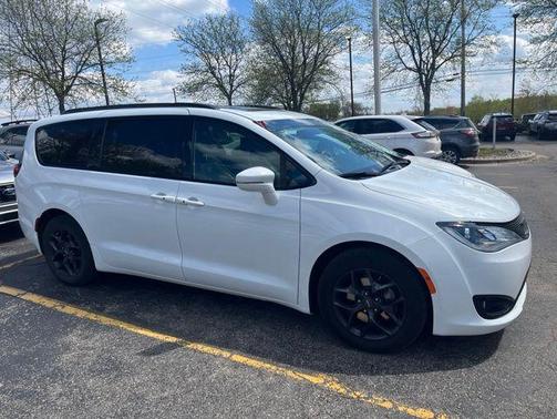 Bright White Clearcoat 2019 Chrysler Pacifica Limited