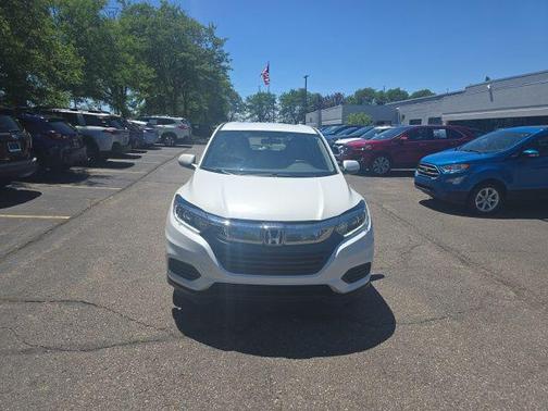 Platinum White Pearl 2022 Honda HR-V LX