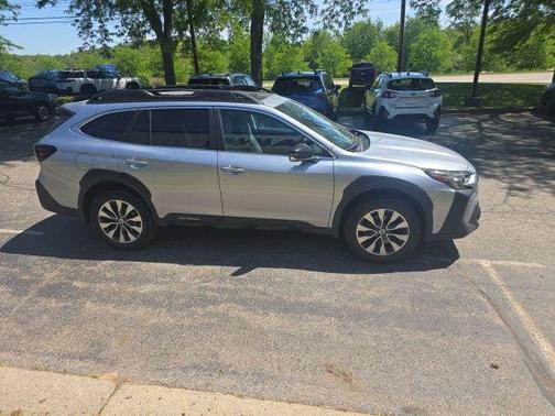 Ice Silver Metallic 2025 Subaru Outback Limited