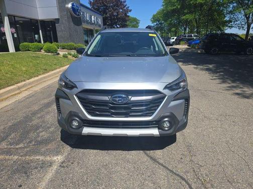 Ice Silver Metallic 2025 Subaru Outback Limited
