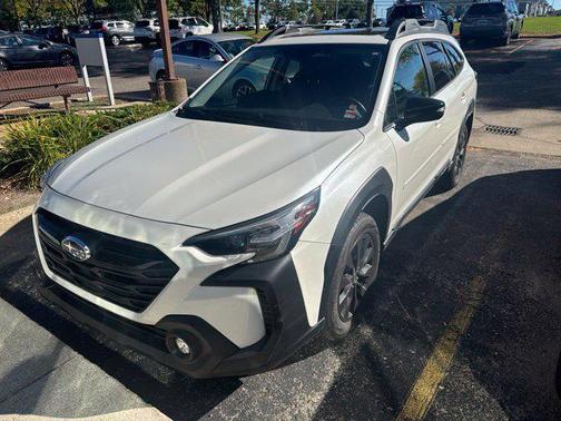 Crystal White Pearl 2023 Subaru Outback Onyx Edition
