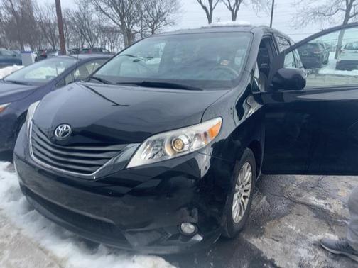2012 Toyota Sienna XLE