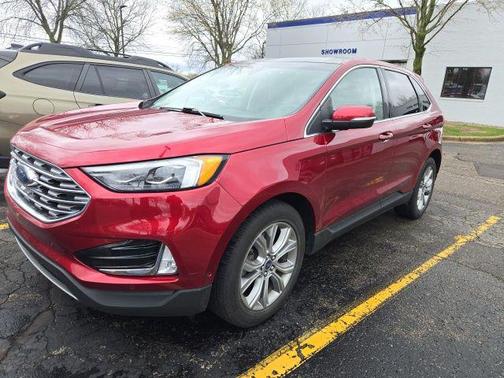 Ruby Red Metallic Tinted Clearcoat 2019 Ford Edge Titanium
