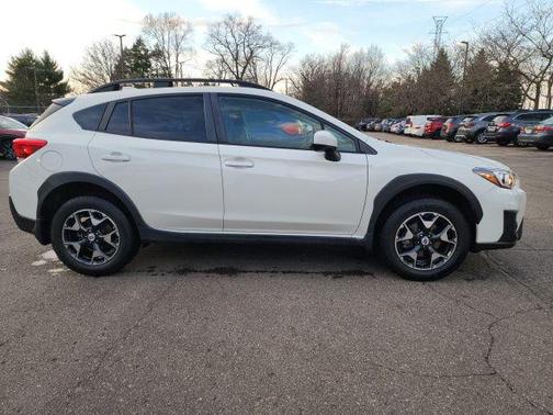 Crystal White Pearl 2018 Subaru Crosstrek 2.0i Premium