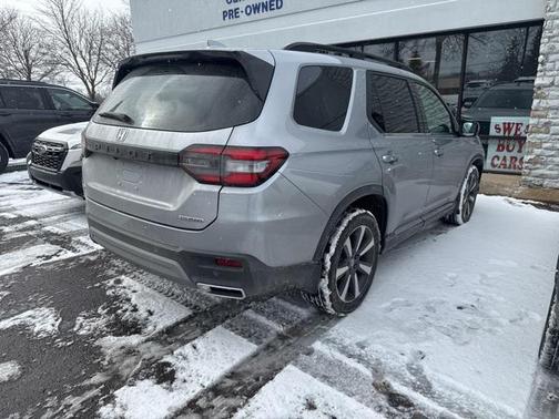 2023 Honda Pilot Touring 8-Passenger