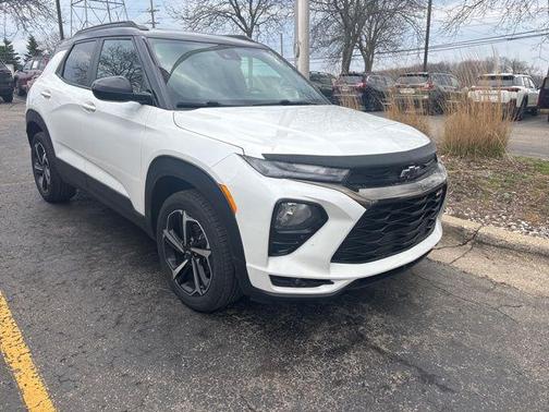 Iridescent Pearl Tricoat 2023 Chevrolet Trailblazer RS