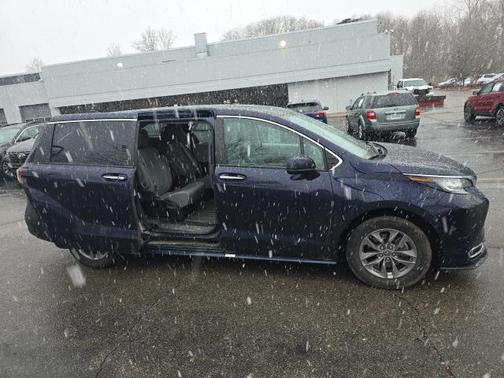 2023 Toyota Sienna XLE