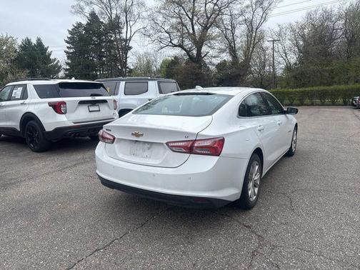 Summit White 2019 Chevrolet Malibu LT