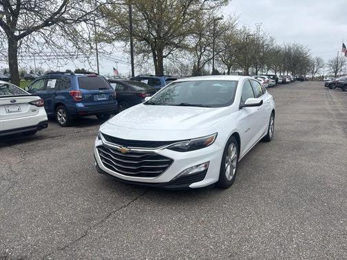 Summit White 2019 Chevrolet Malibu LT