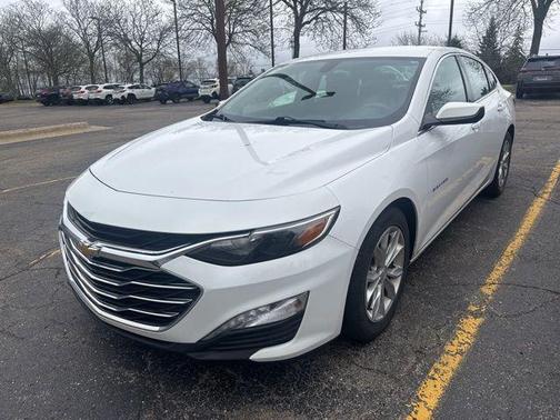 Summit White 2019 Chevrolet Malibu LT