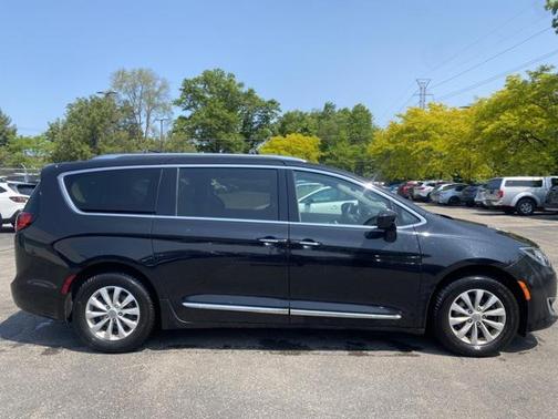 2018 Chrysler Pacifica Touring-L