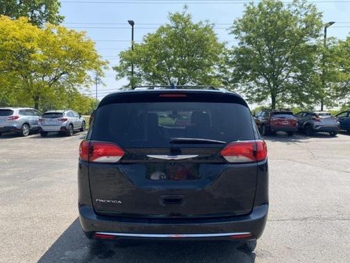 2018 Chrysler Pacifica Touring-L