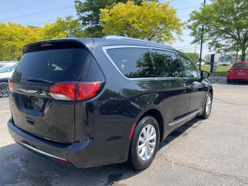 2018 Chrysler Pacifica Touring-L