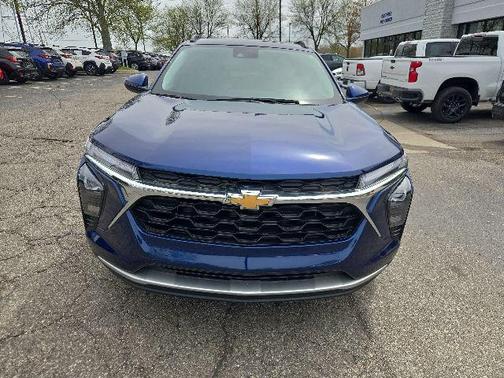 Blue Glow Metallic 2024 Chevrolet Trax LT
