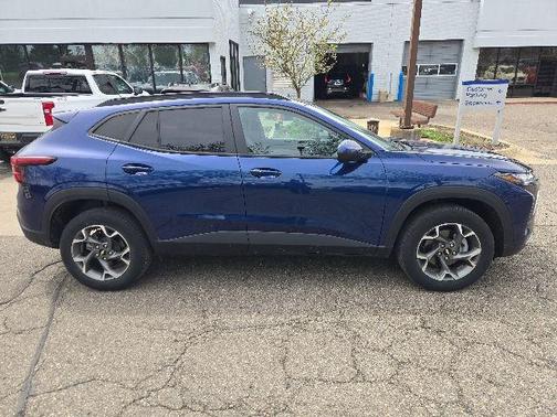 Blue Glow Metallic 2024 Chevrolet Trax LT