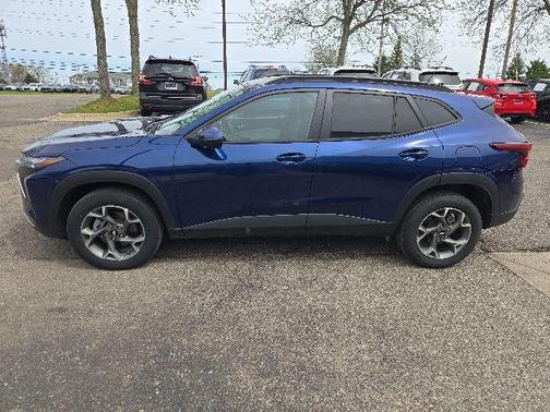 Blue Glow Metallic 2024 Chevrolet Trax LT