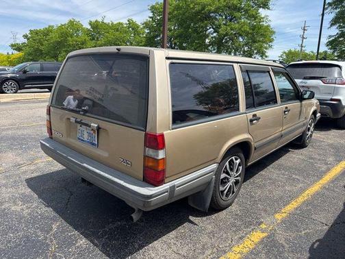 Tan 1992 Volvo 740 GL