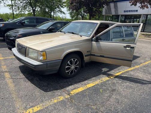 Tan 1992 Volvo 740 GL