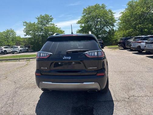 Diamond Black Crystal Pearlcoat 2019 Jeep Cherokee Limited