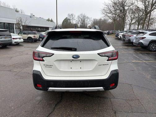 Crystal White Pearl 2023 Subaru Outback Limited