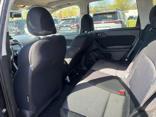 Crystal Black Silica 2016 Subaru Forester 2.5i Premium