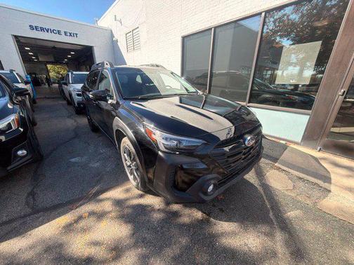 Crystal Black Silica 2024 Subaru Outback Onyx Edition