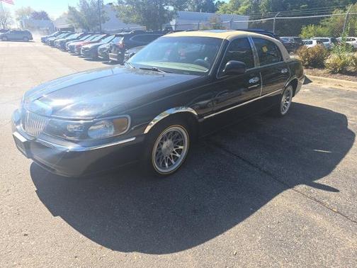 2000 Lincoln Town Car Signature