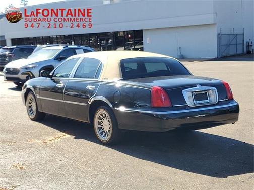 2000 Lincoln Town Car Signature