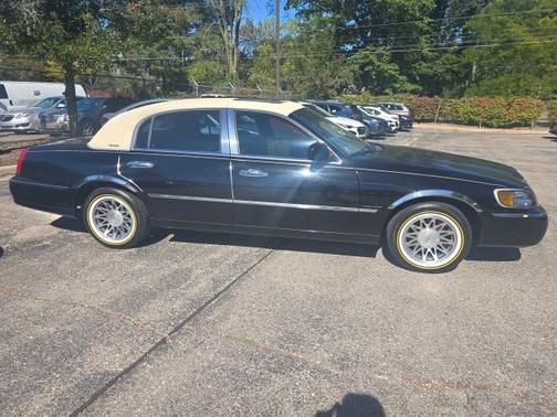 2000 Lincoln Town Car Signature