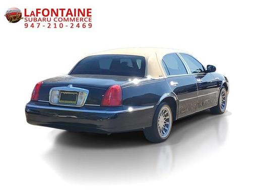 2000 Lincoln Town Car Signature