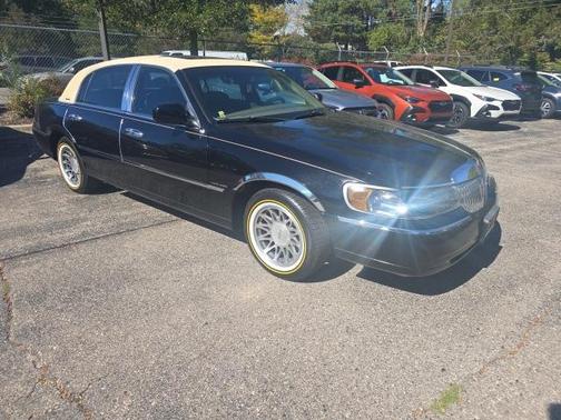 2000 Lincoln Town Car Signature