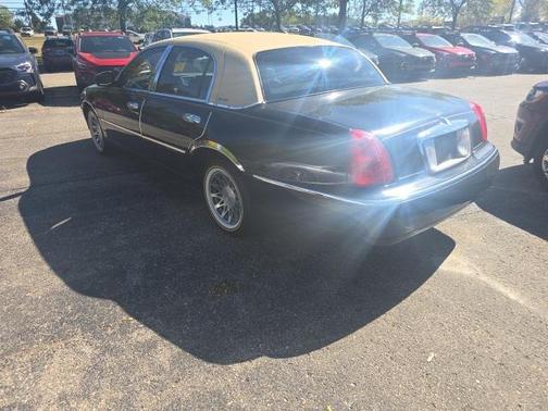 2000 Lincoln Town Car Signature