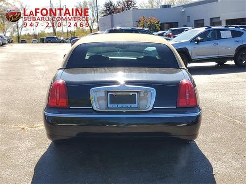 2000 Lincoln Town Car Signature
