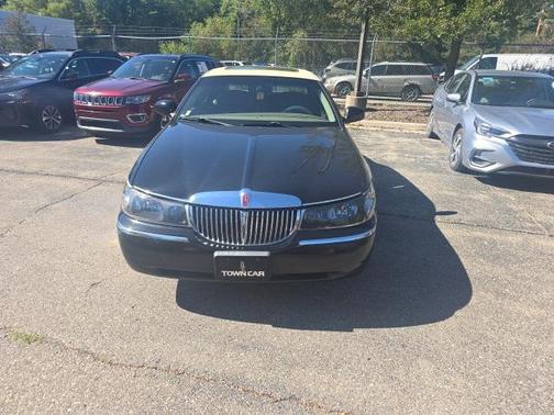 2000 Lincoln Town Car Signature