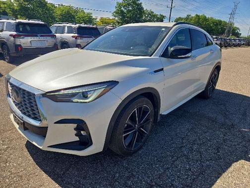 Majestic White 2023 INFINITI QX55 LUXE