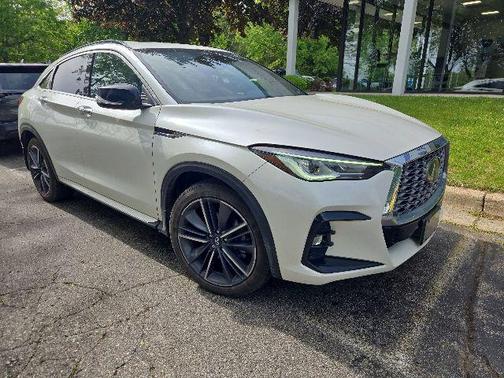 Majestic White 2023 INFINITI QX55 LUXE