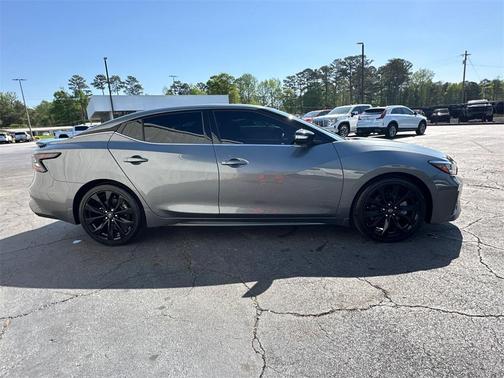2023 Nissan Maxima SR