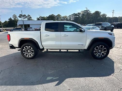 2024 GMC Canyon AT4